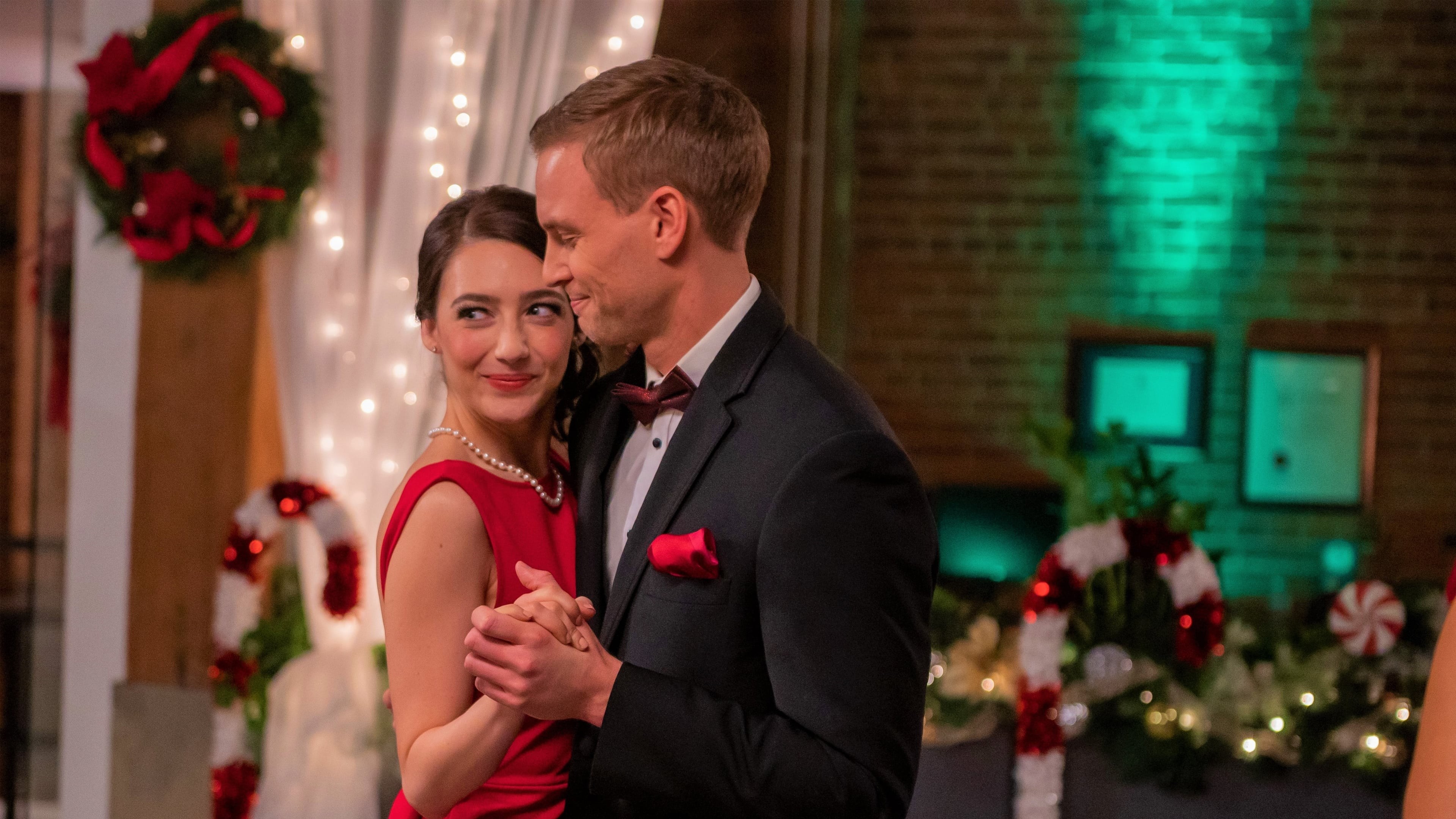 Foto de FALLING FOR CHRISTMAS