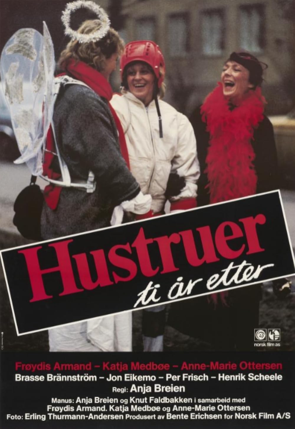 Poster de HUSTRUER - TI ÅR ETTER