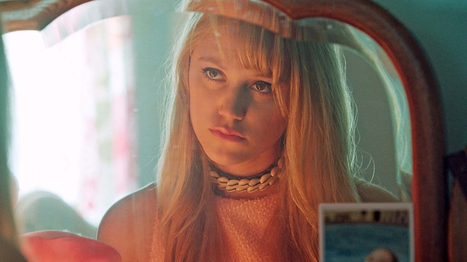 Foto de IT FOLLOWS (TE SIGUE)