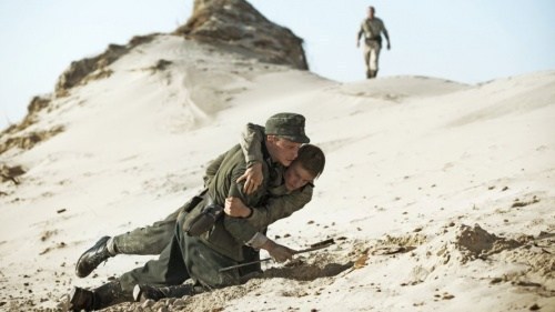 Foto de LAND OF MINE. BAJO LA ARENA
