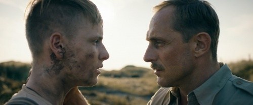 Foto de LAND OF MINE. BAJO LA ARENA