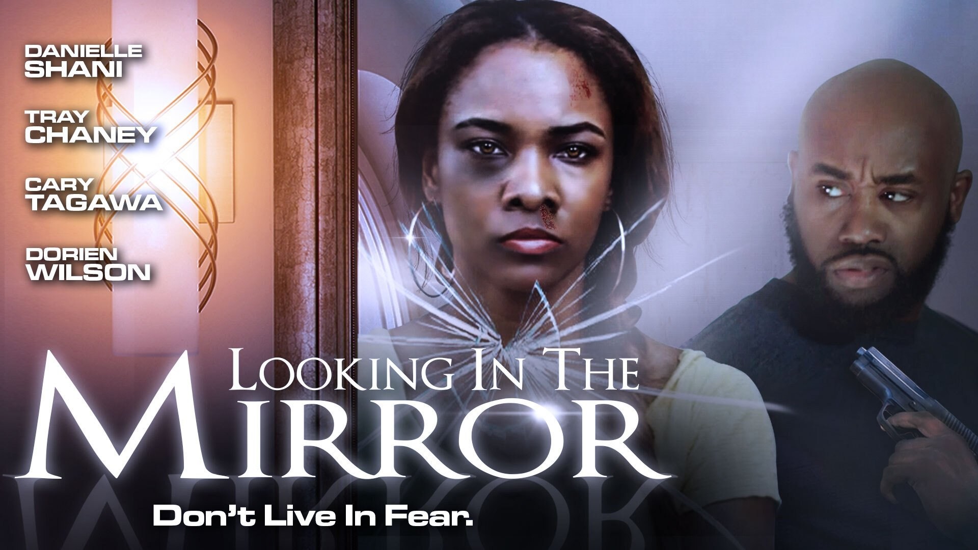 Foto de LOOKING IN THE MIRROR