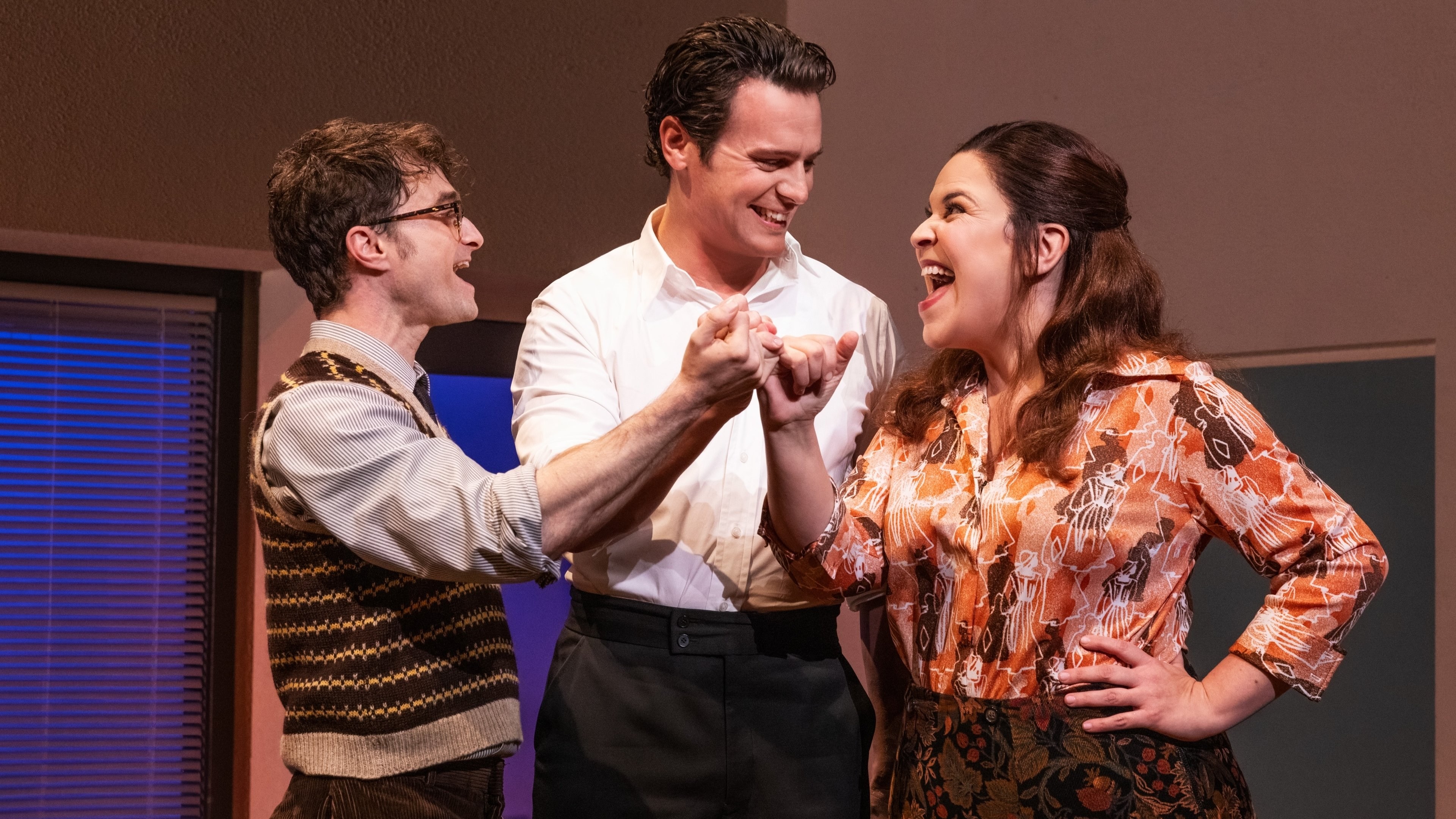 Foto de MERRILY WE ROLL ALONG