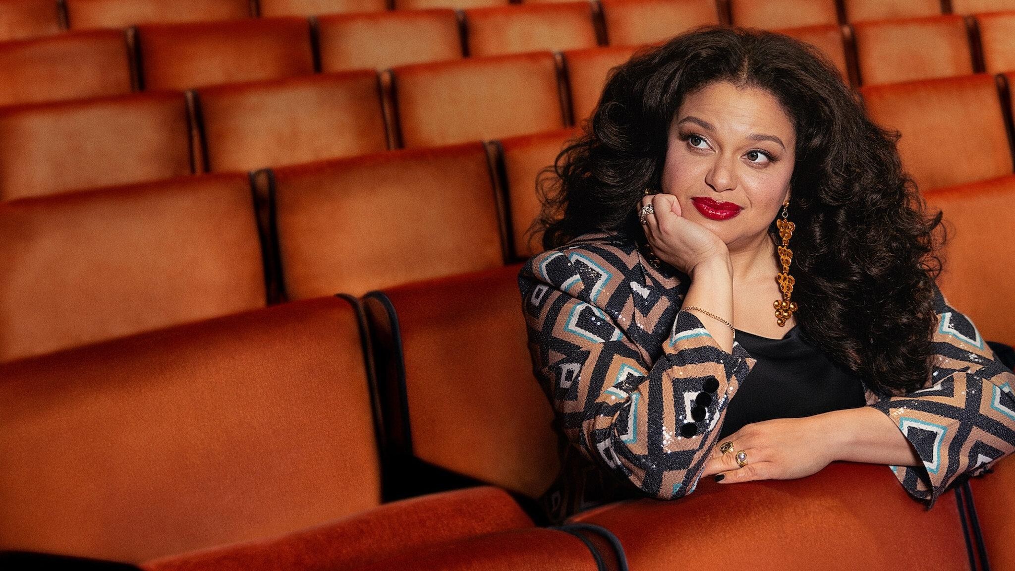 Foto de MICHELLE BUTEAU: A BUTEAU-FUL MIND AT RADIO CITY MUSIC HALL