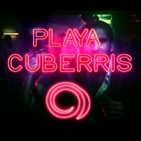 Playa Cuberris: Luces de neón