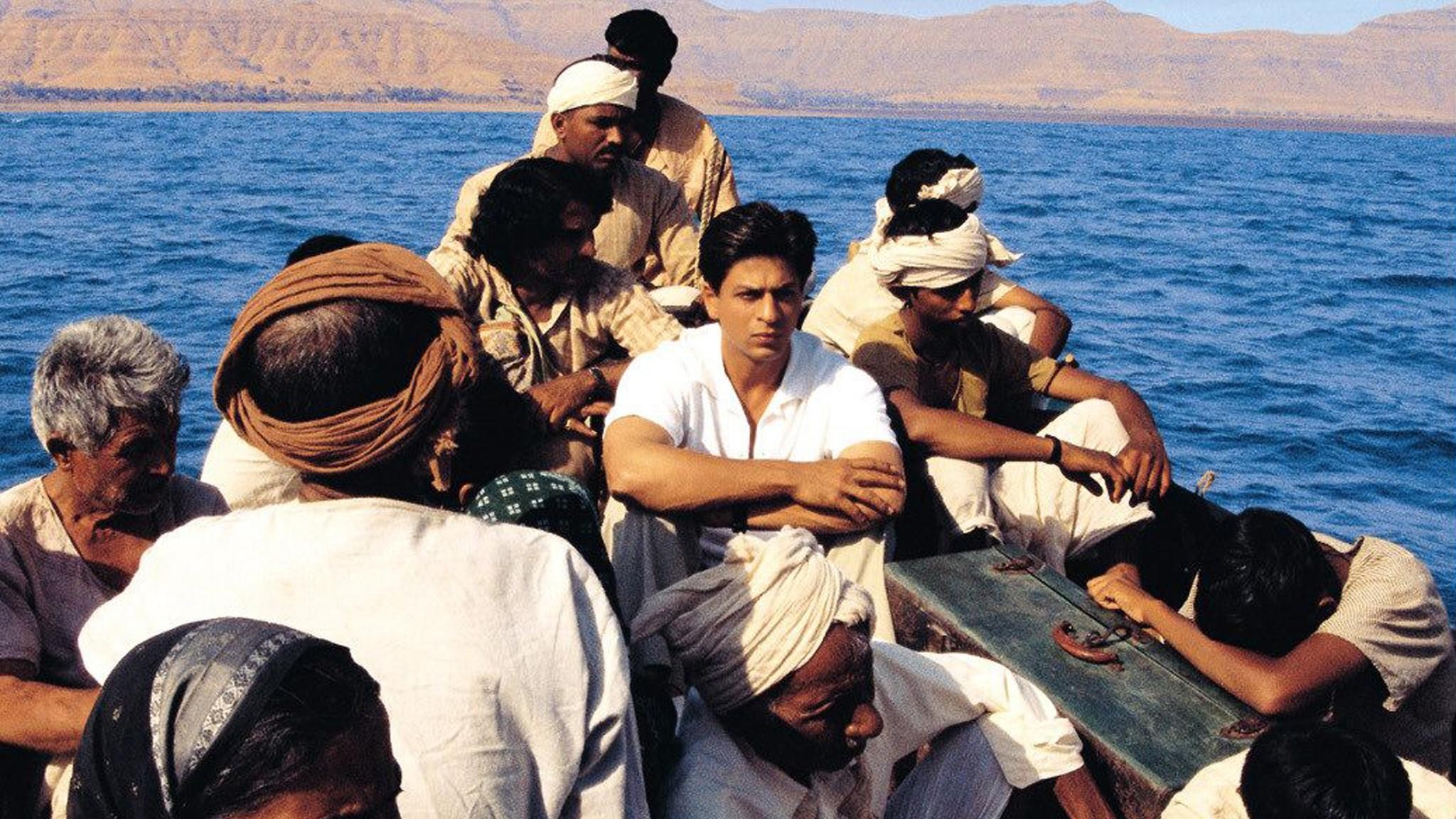 Foto de SWADES: WE, THE PEOPLE