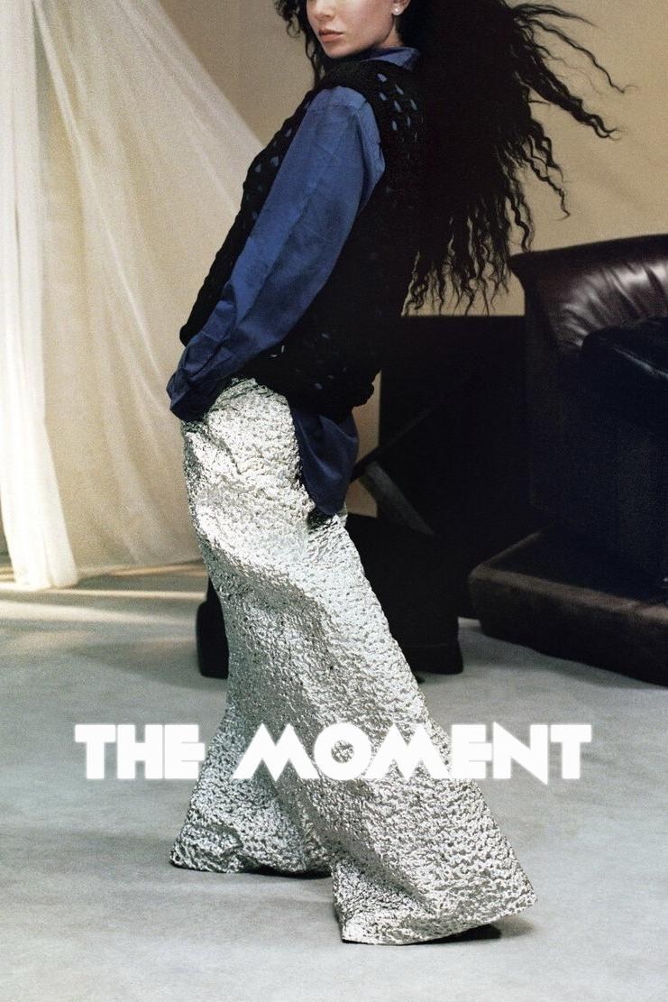 Poster de THE MOMENT en inglés
