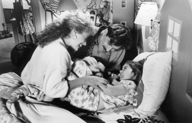 Foto de TRES HOMBRES Y UNA PEQUEÑA DAMA