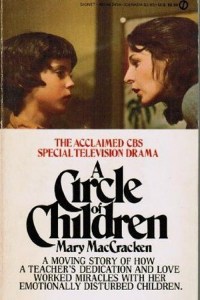 Un círculo de niños