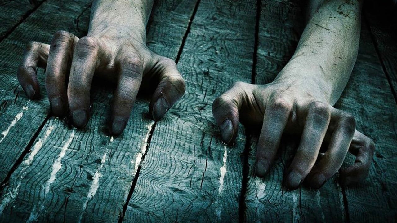 Foto de UNDER THE BED
