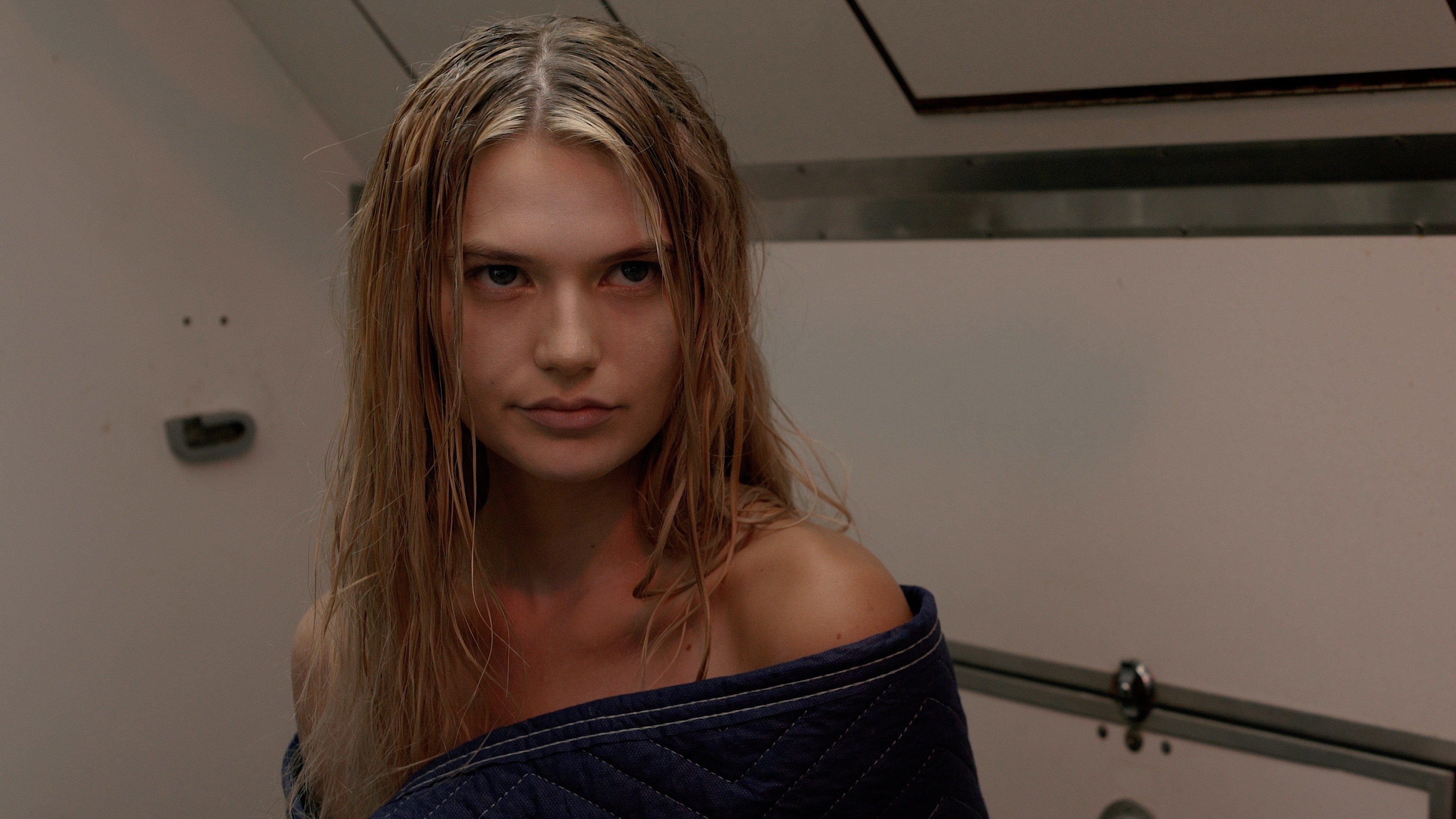 Foto de WHAT LURKS BENEATH