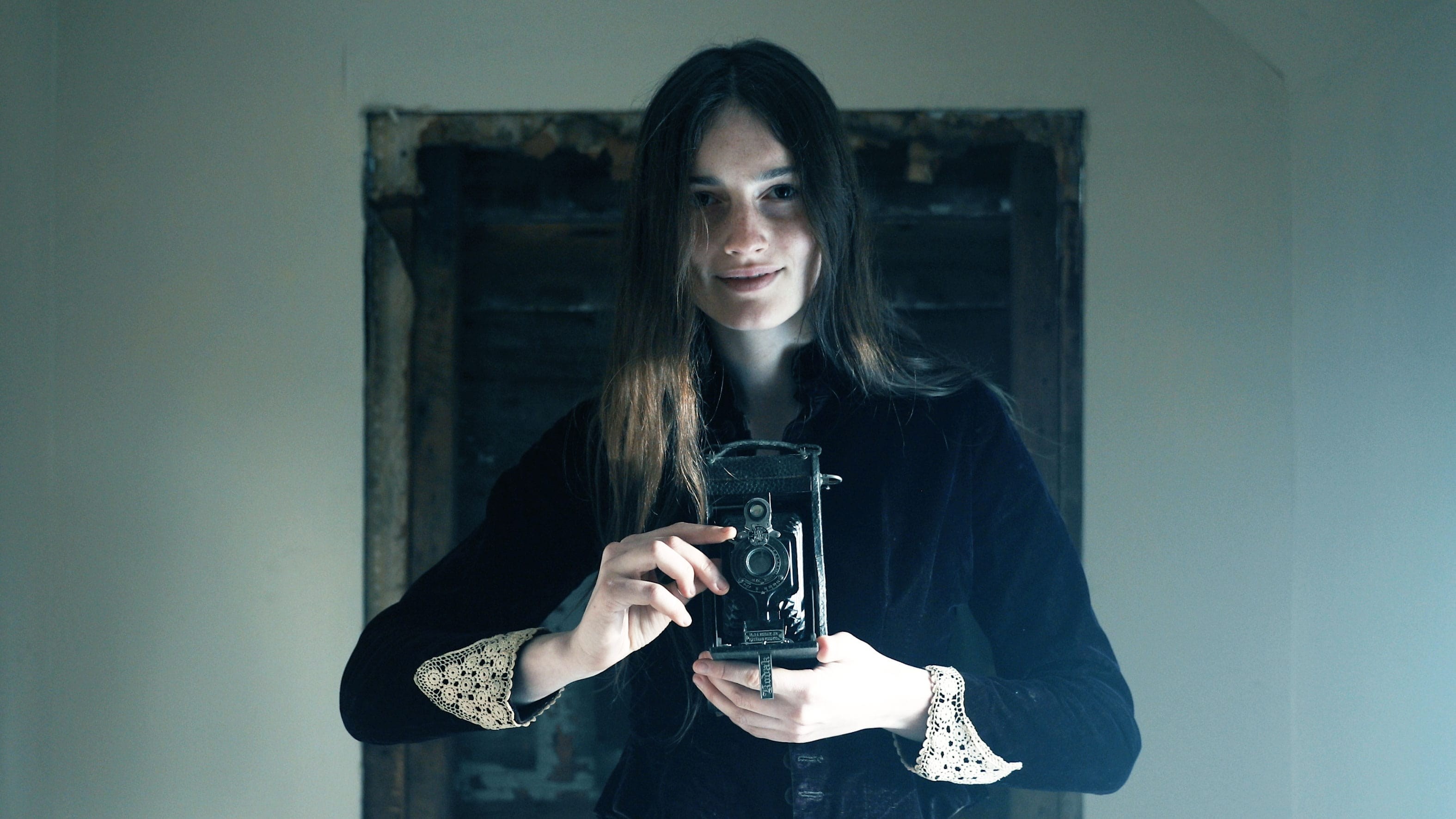 Foto de WHERE THE DEVIL ROAMS