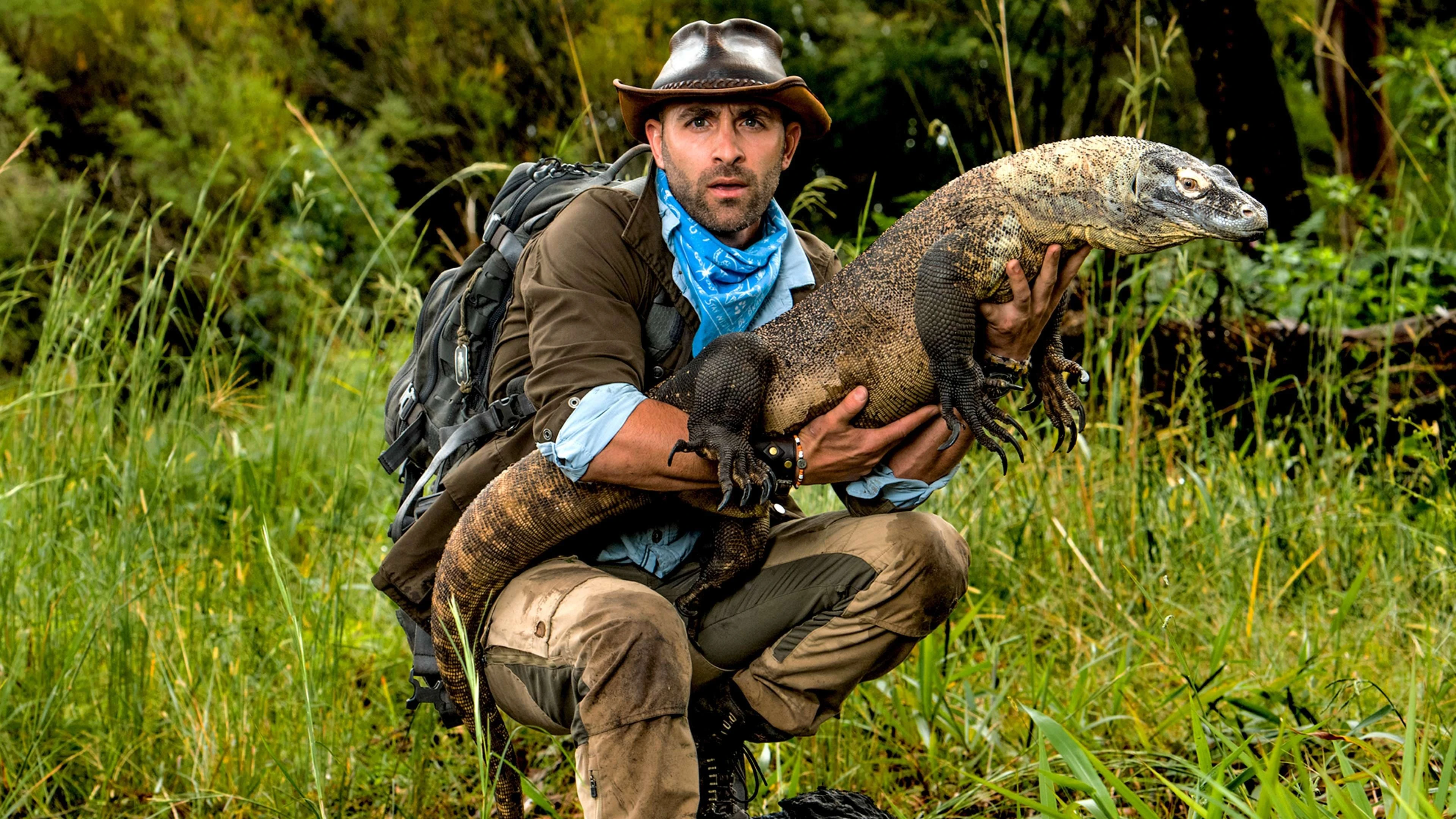 Foto de Coyote Peterson en lo salvaje