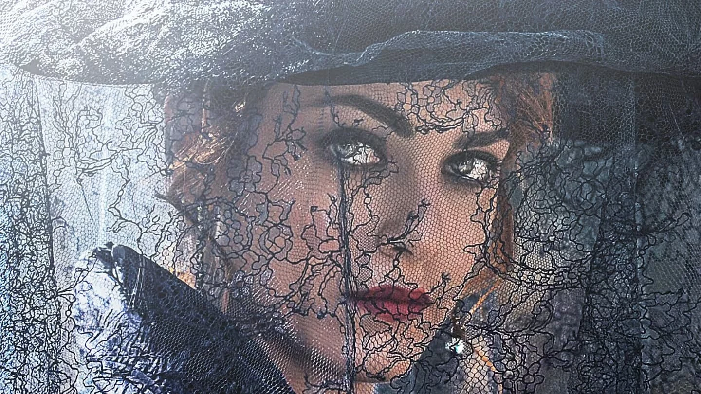 Foto de The Lady with the Black Veil