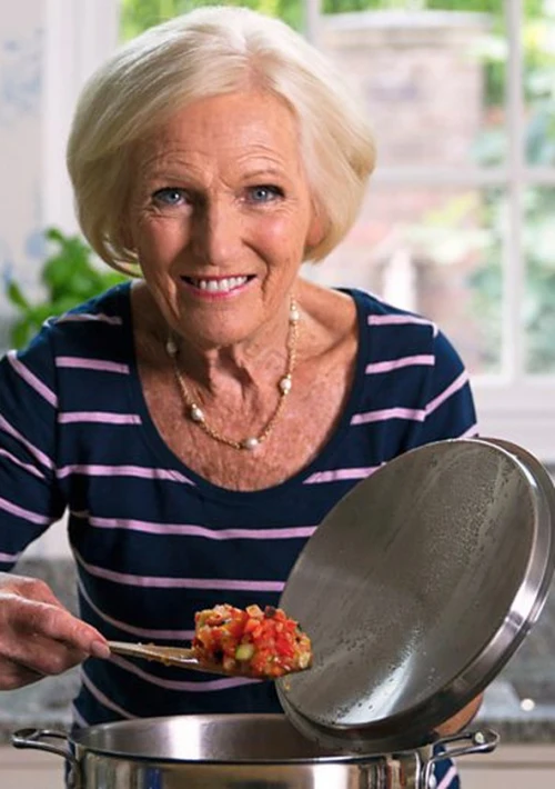 Poster  de la temporada 1 de Mary Berry's Absolute Favourites