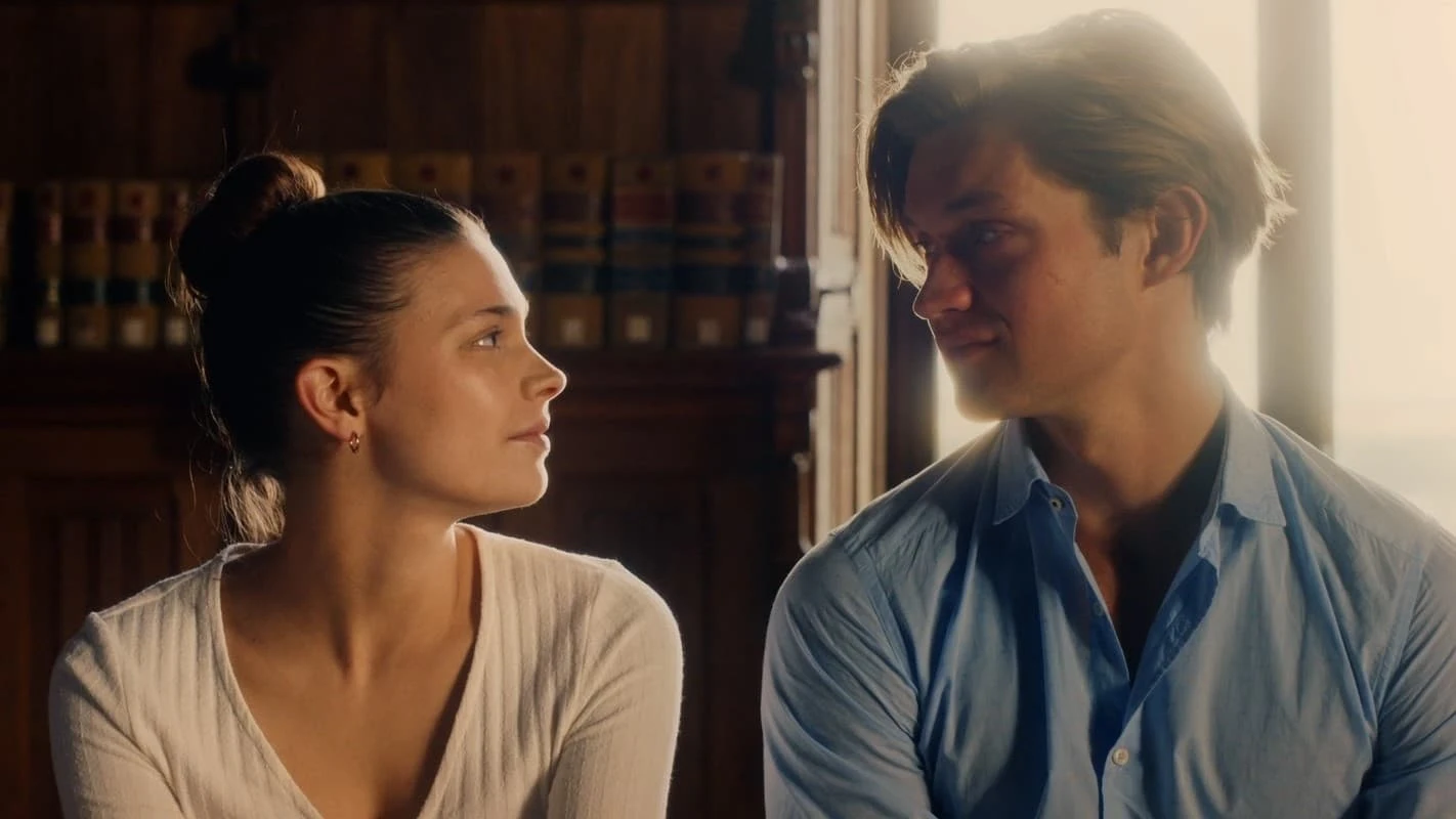 Foto de Maxton Hall – The World Between Us