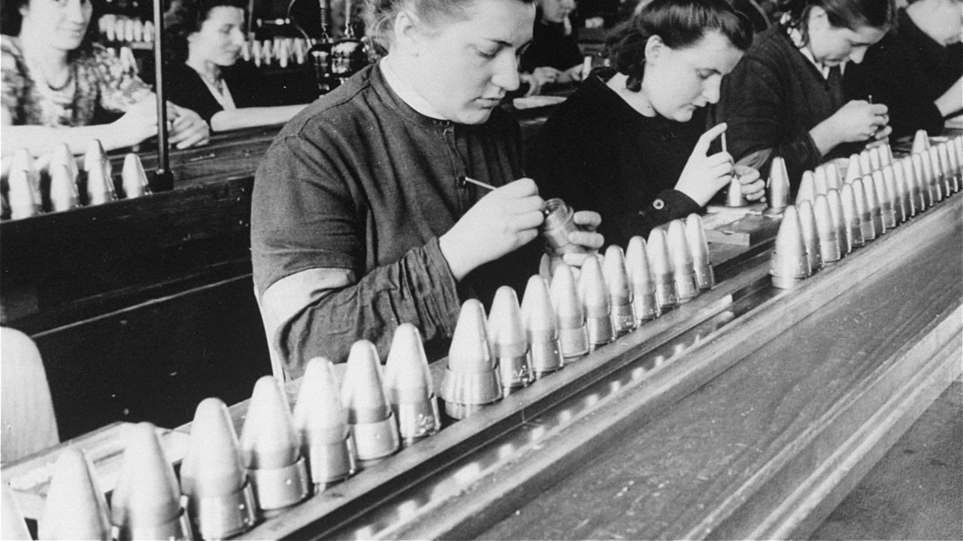Foto de Working for the Enemy - Forced Labour in the Third Reich