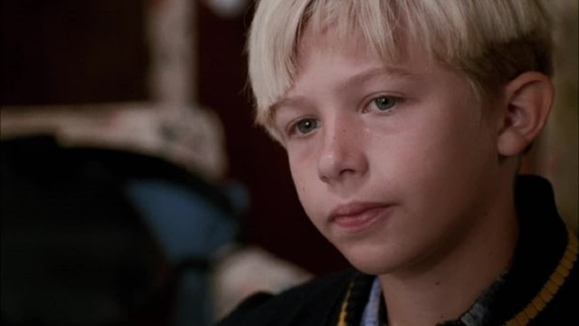 Un extraño a quien amar