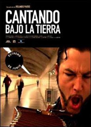 Cantando bajo la tierra