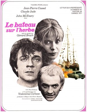 Le bateau sur l'herbe