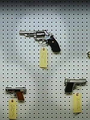 Cinco pistolas para cinco niños