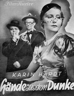 Hände aus dem Dunkel